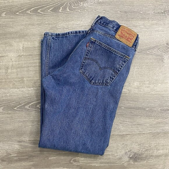 Levis 505 Jeans Men's 36x31 (Tag 36x32) Straight Leg Medium Wash Blue Fly Zipper - Picture 1 of 3